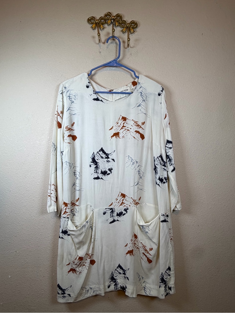 Nice Things Cream Shift Dress w/Mountain-Print Dress-Oversized Pockets. Size 12